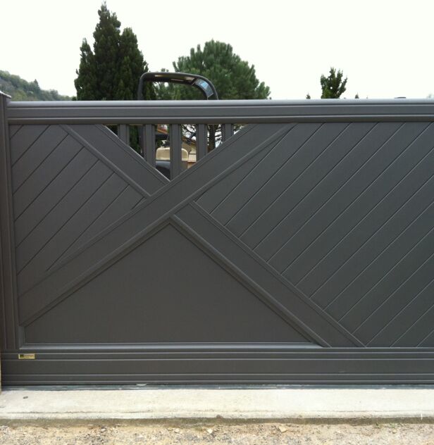 Portail coulissant aluminium